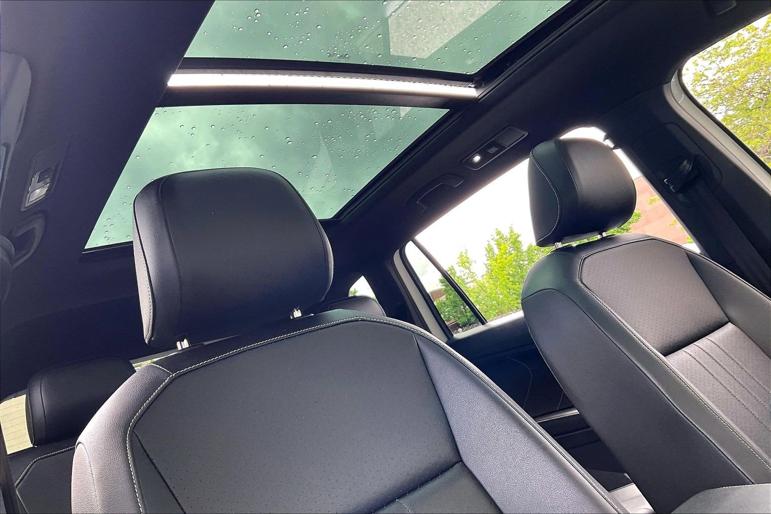 Certified 2023 Volkswagen Tiguan SE R-Line FWD image 27