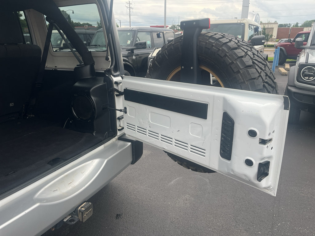 Used 2012 Jeep Wrangler Unlimited Sahara w/ Connectivity Group AWD/4WD image 10