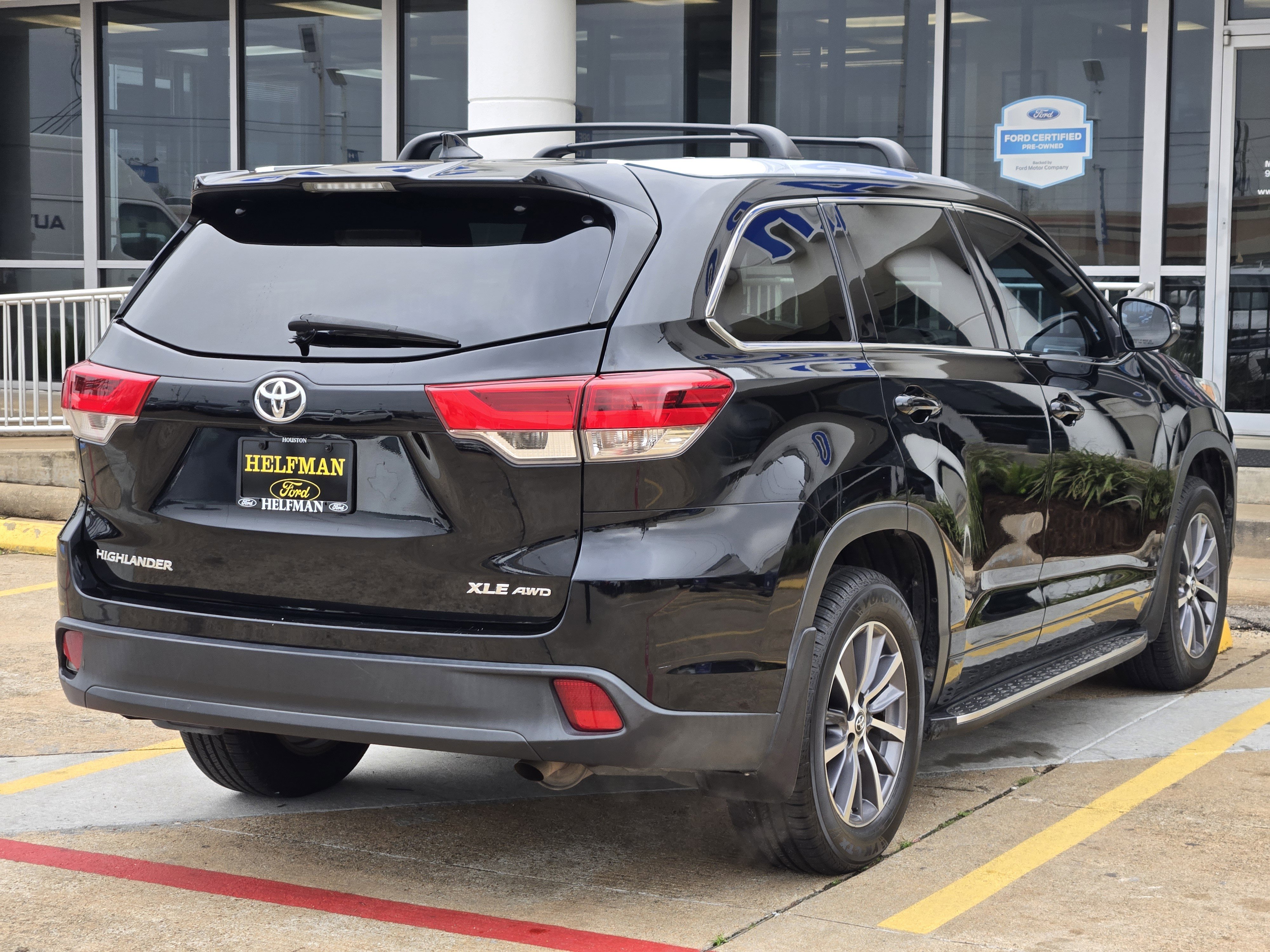 Used 2018 Toyota Highlander XLE image 3