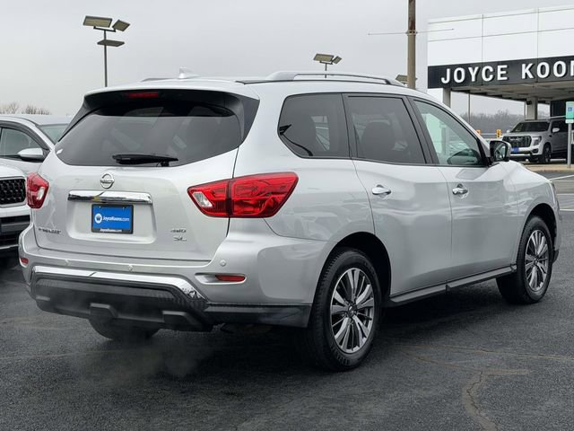 Used 2019 Nissan Pathfinder SL image 2