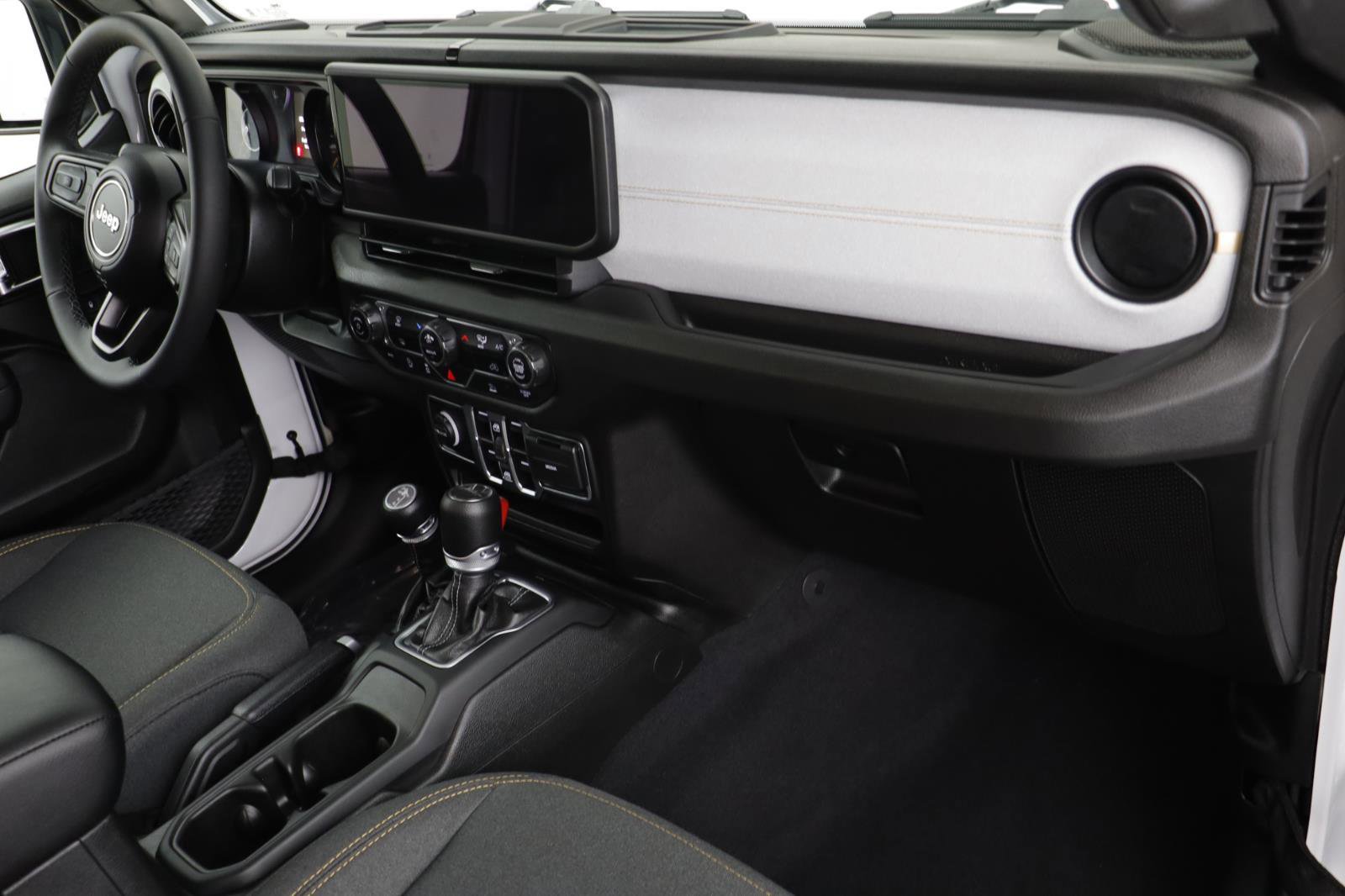 Used 2025 Jeep Gladiator Sport image 21