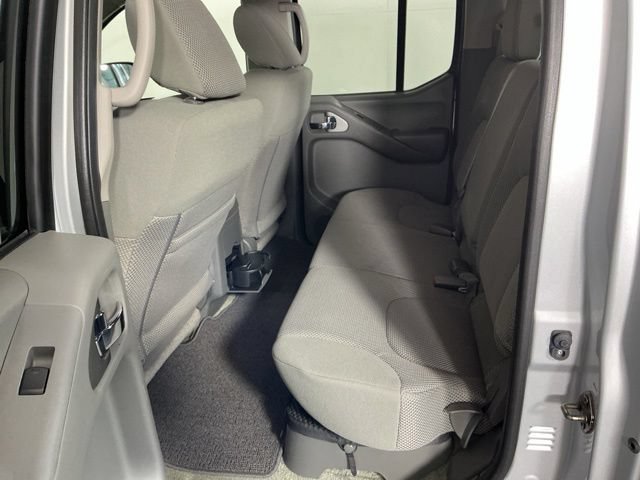 Used 2015 Nissan Frontier SV w/ SV Value Truck Package AWD/4WD image 12