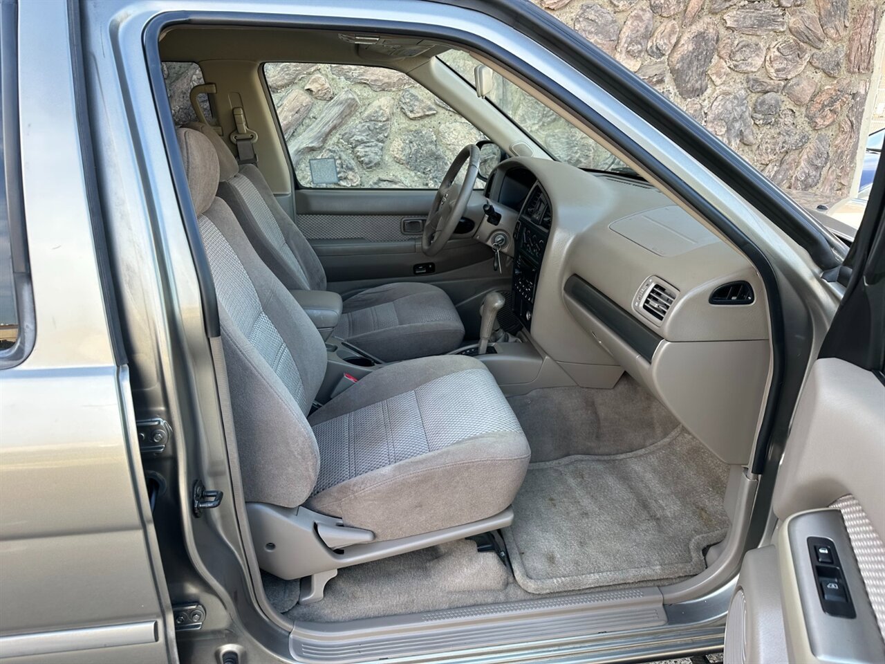 Used 2004 Nissan Pathfinder SE image 26