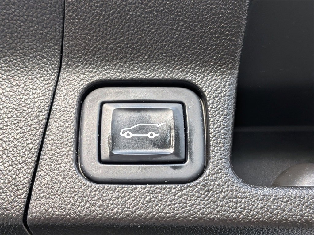 Used 2023 GMC Acadia SLT image 13