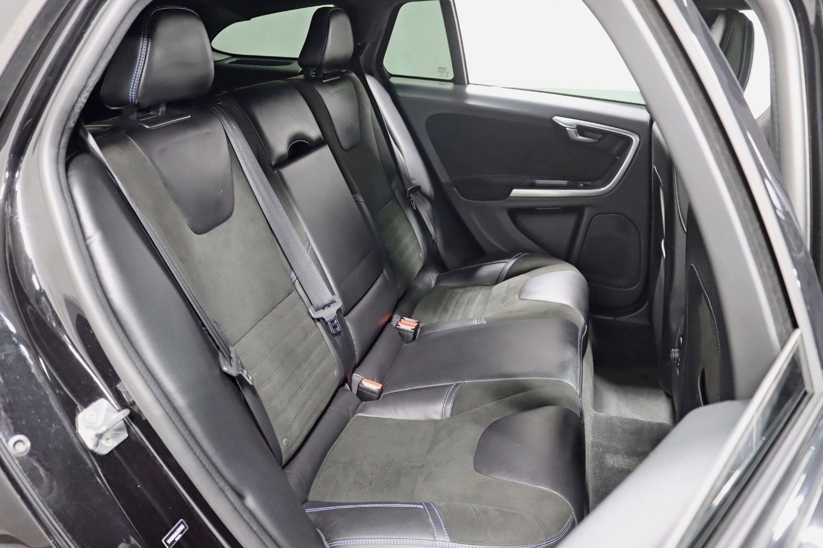 Used 2018 Volvo V60 T6 Polestar image 32