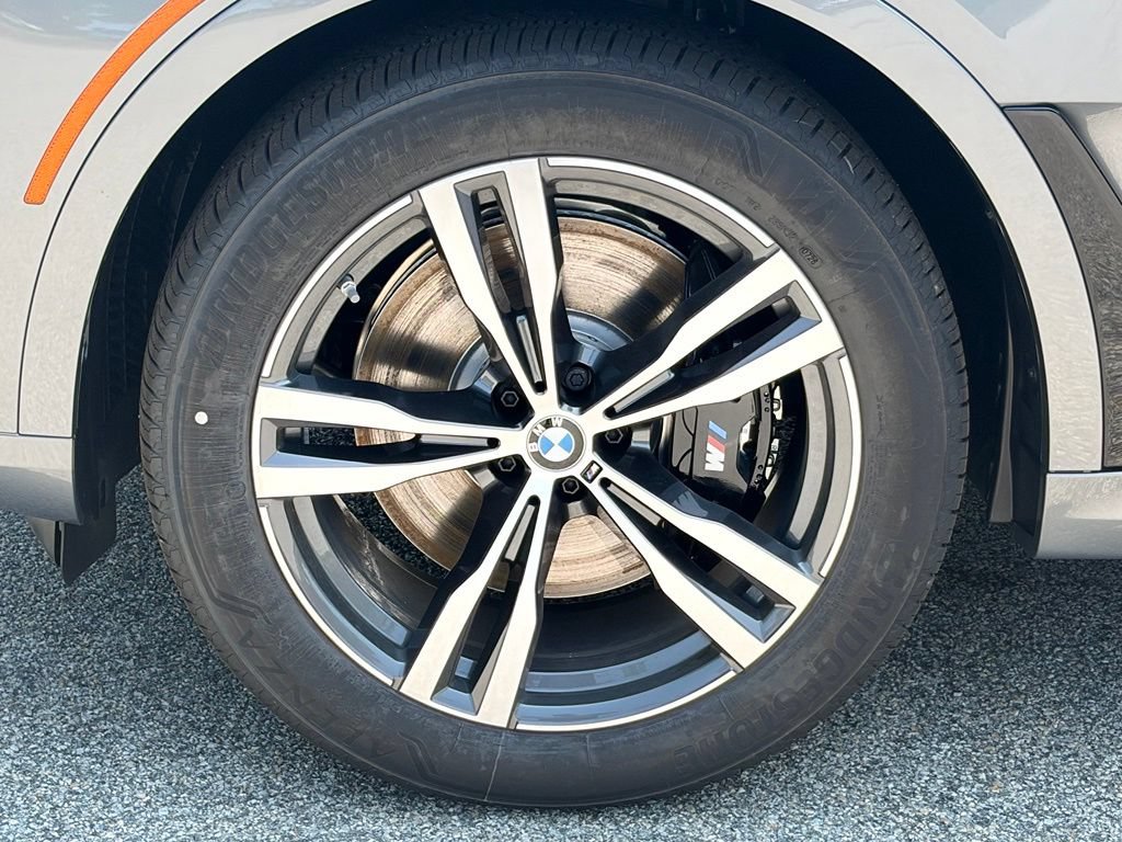 New 2027 BMW X7 xDrive40i w/ M Sport Package AWD/4WD image 2