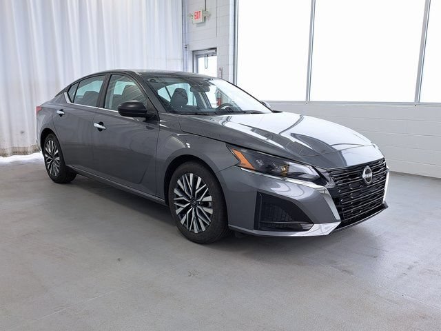 Used 2025 Nissan Altima 2.5 SV FWD image 4
