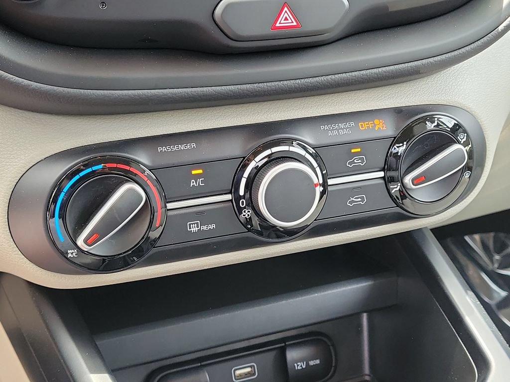 Used 2025 Kia Soul LX w/ LX Technology Package FWD image 23