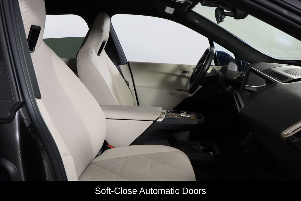 Used 2023 BMW iX xDrive50 w/ Premium Package AWD/4WD image 11