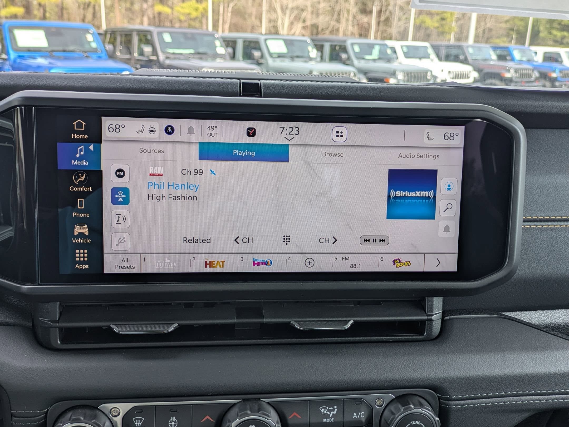 New 2026 Jeep Gladiator Sport AWD/4WD image 12