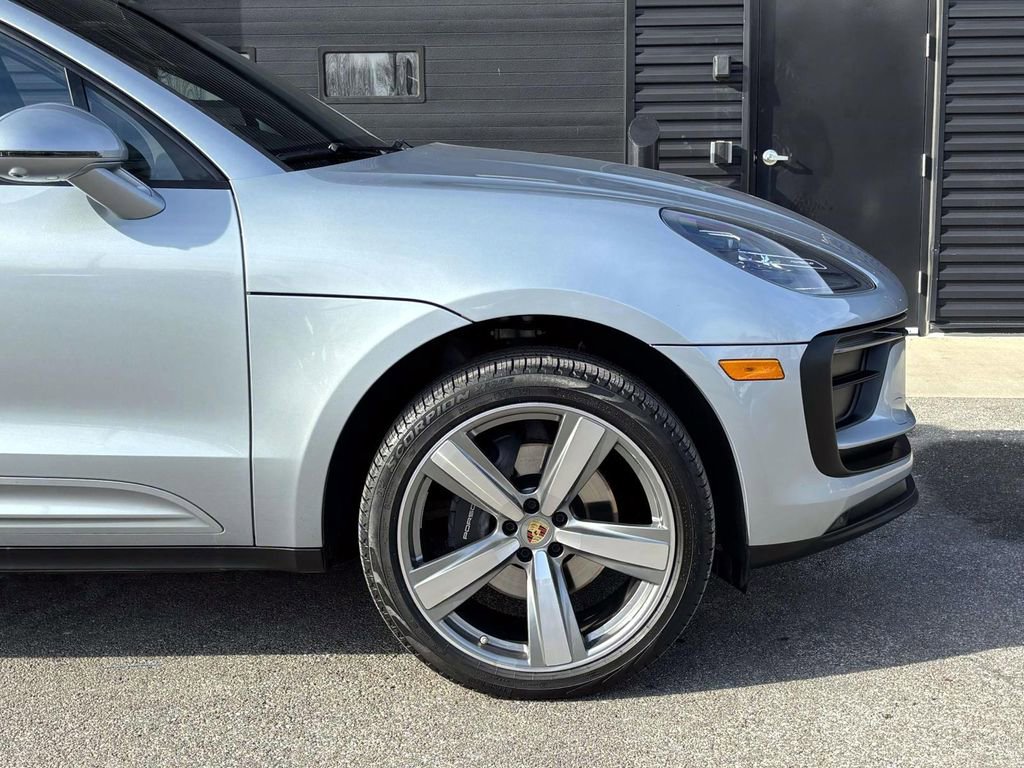 Certified 2024 Porsche Macan image 14