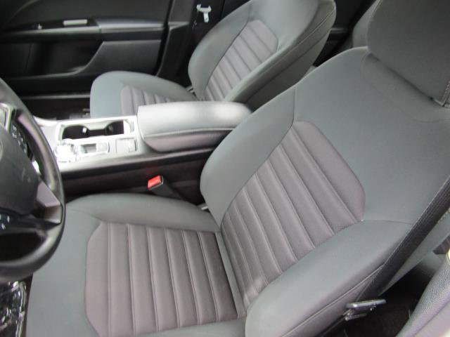 Certified 2017 Ford Fusion SE FWD image 17