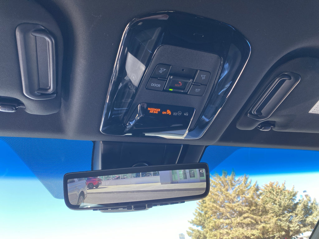 Used 2023 Toyota Venza Limited image 13