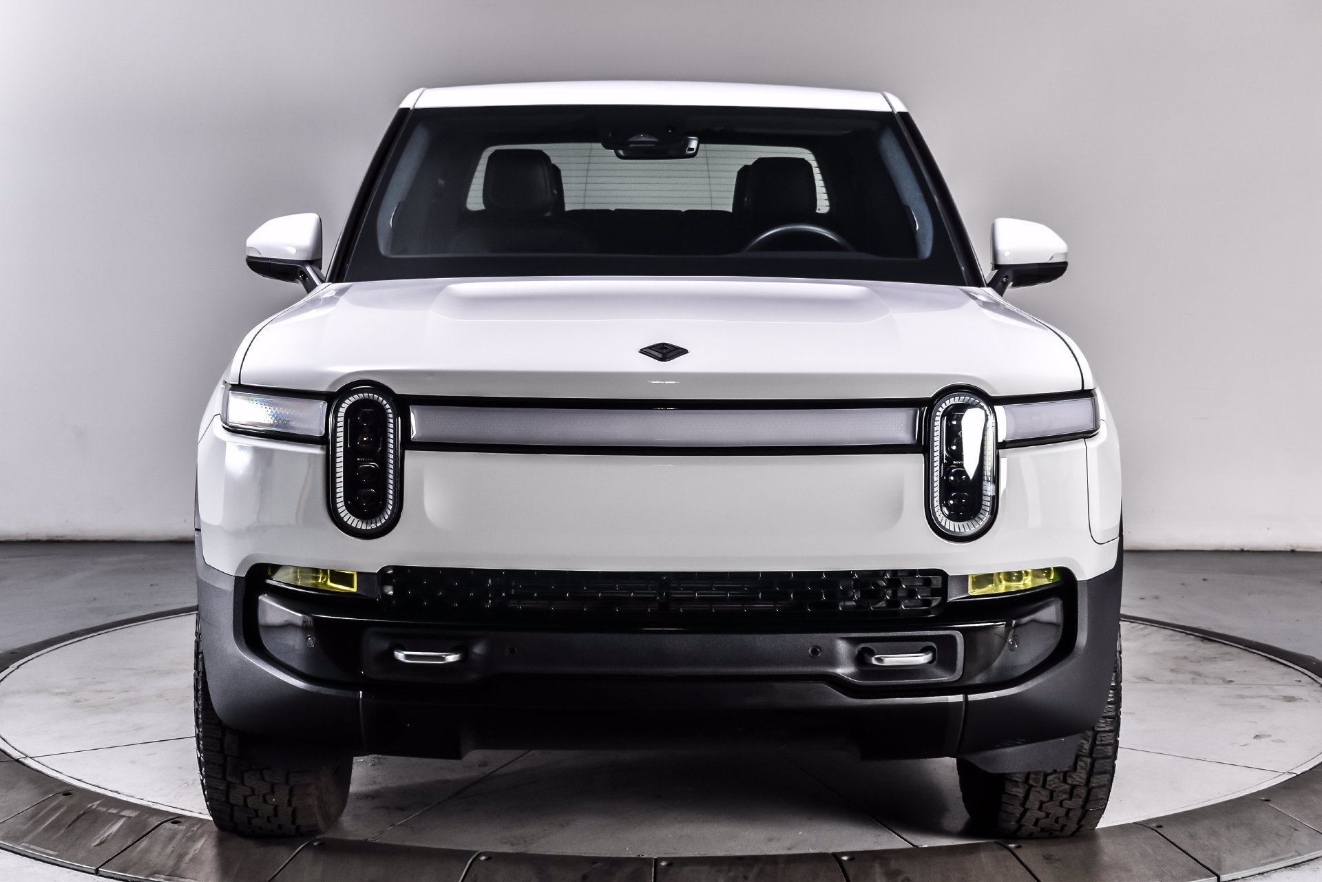 Used 2023 Rivian R1T Adventure Dual AWD/4WD image 2