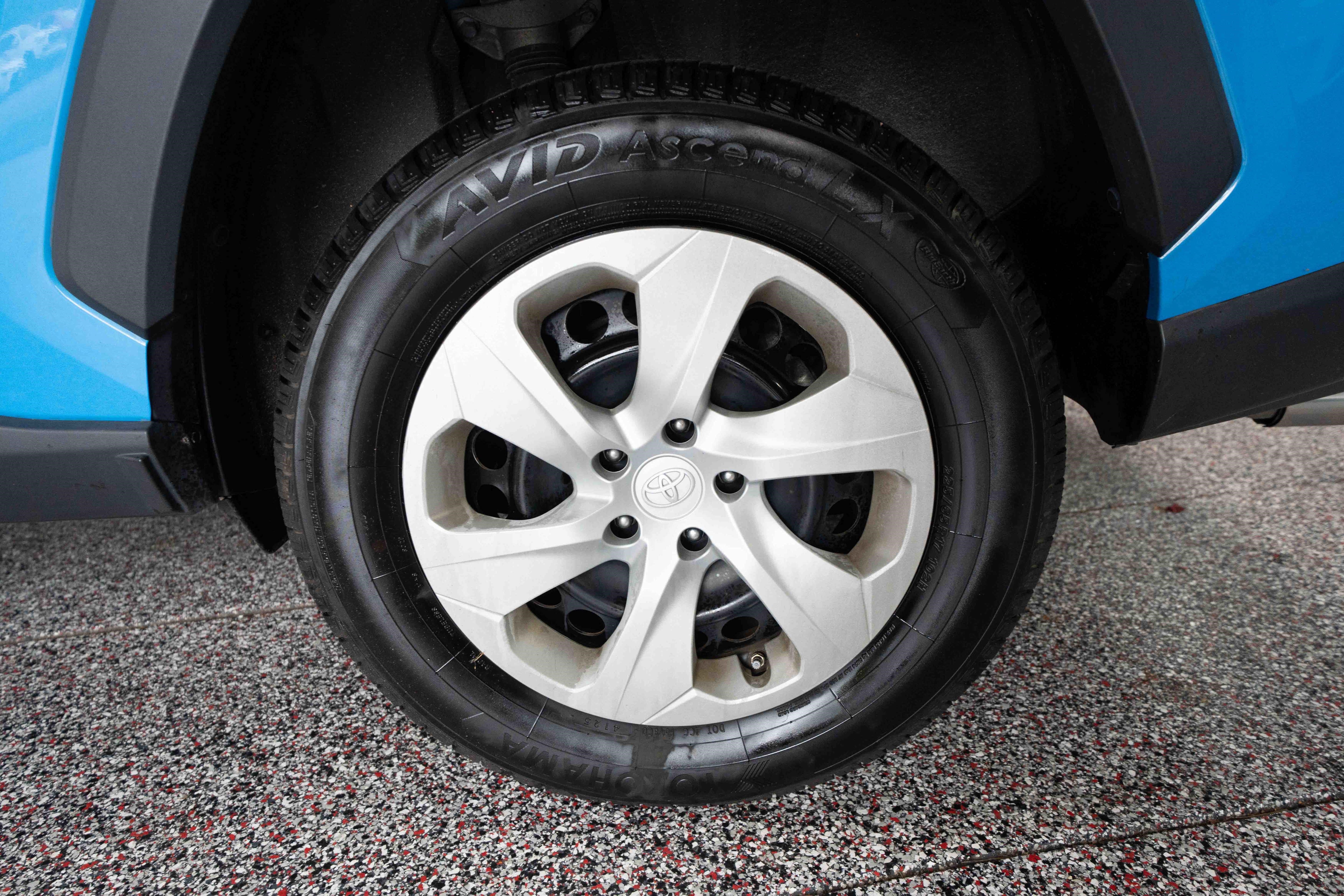 Used 2019 Toyota RAV4 LE w/ Carpet Mat Package AWD/4WD image 29