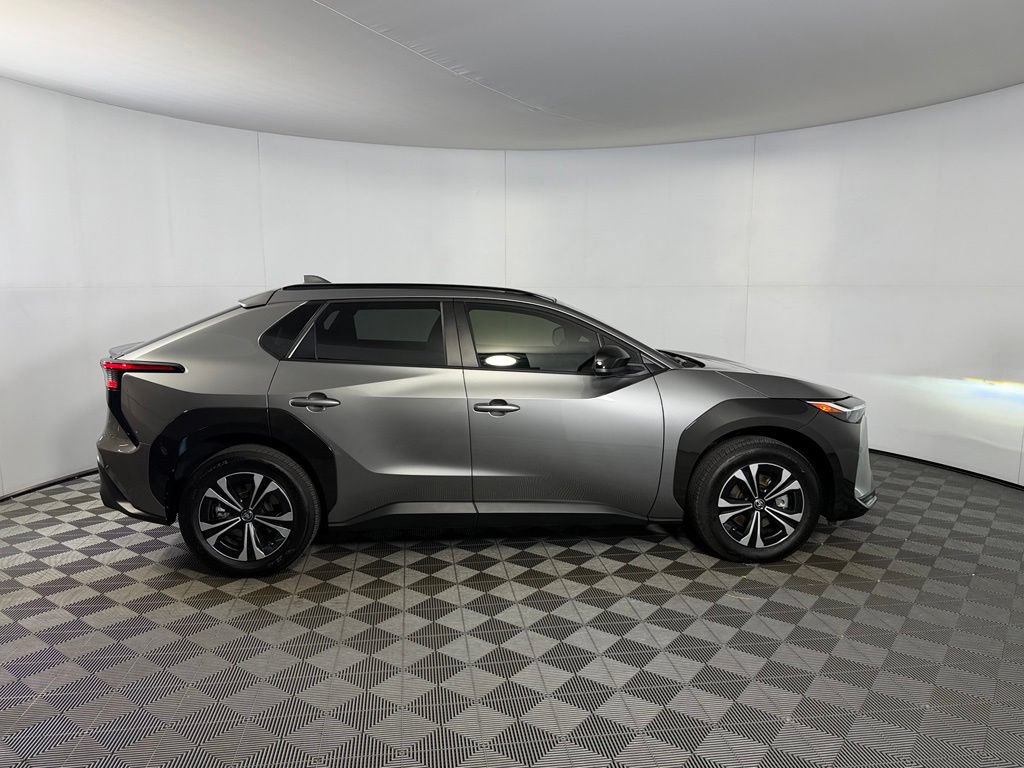 Used 2025 Toyota bZ4X FWD image 7