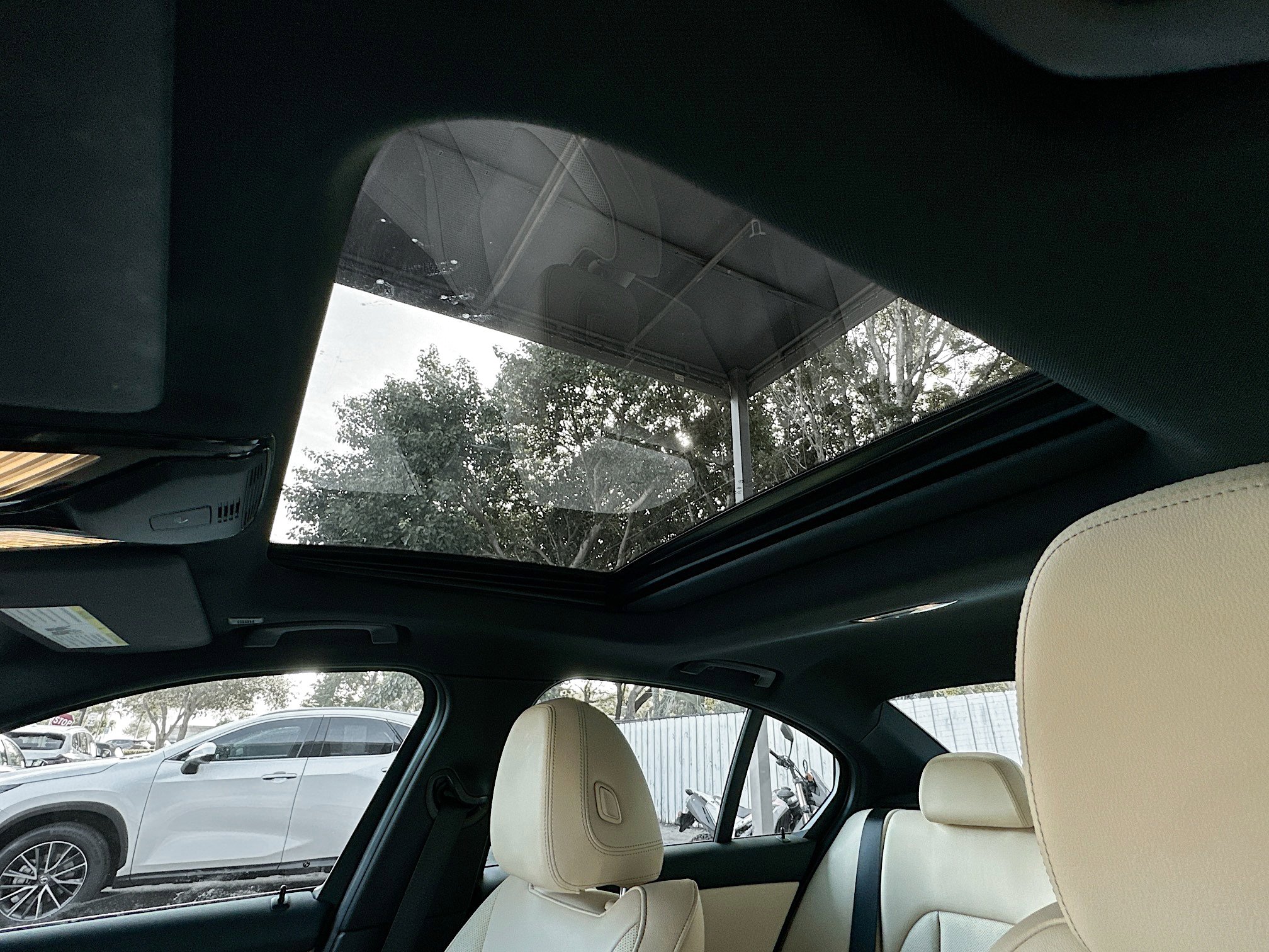 Certified 2023 BMW 330i Sedan image 21