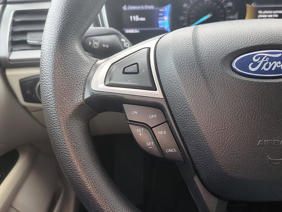 Used 2020 Ford Fusion SE FWD image 15