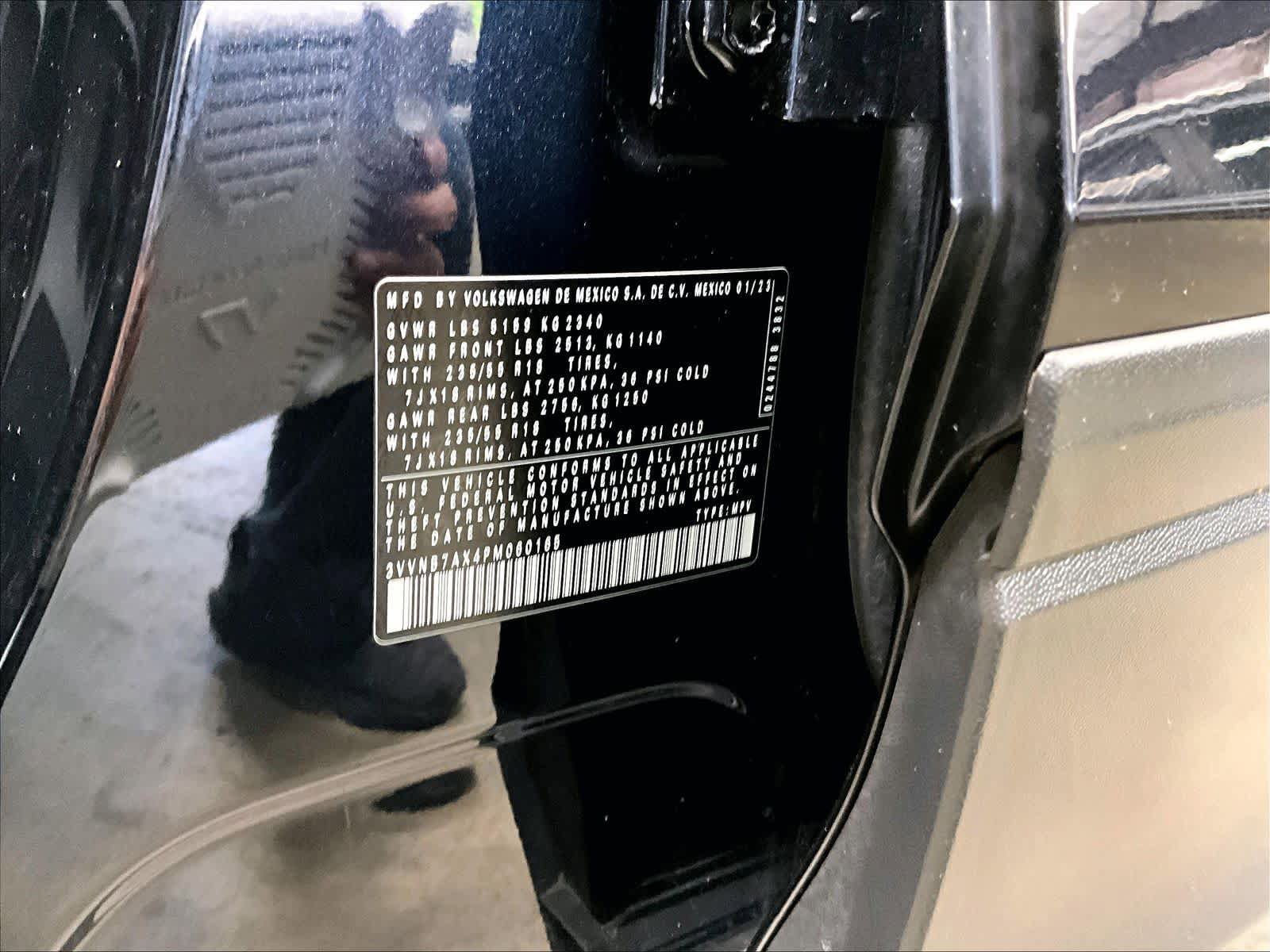 Used 2023 Volkswagen Tiguan SE w/ Panoramic Sunroof Package FWD image 36
