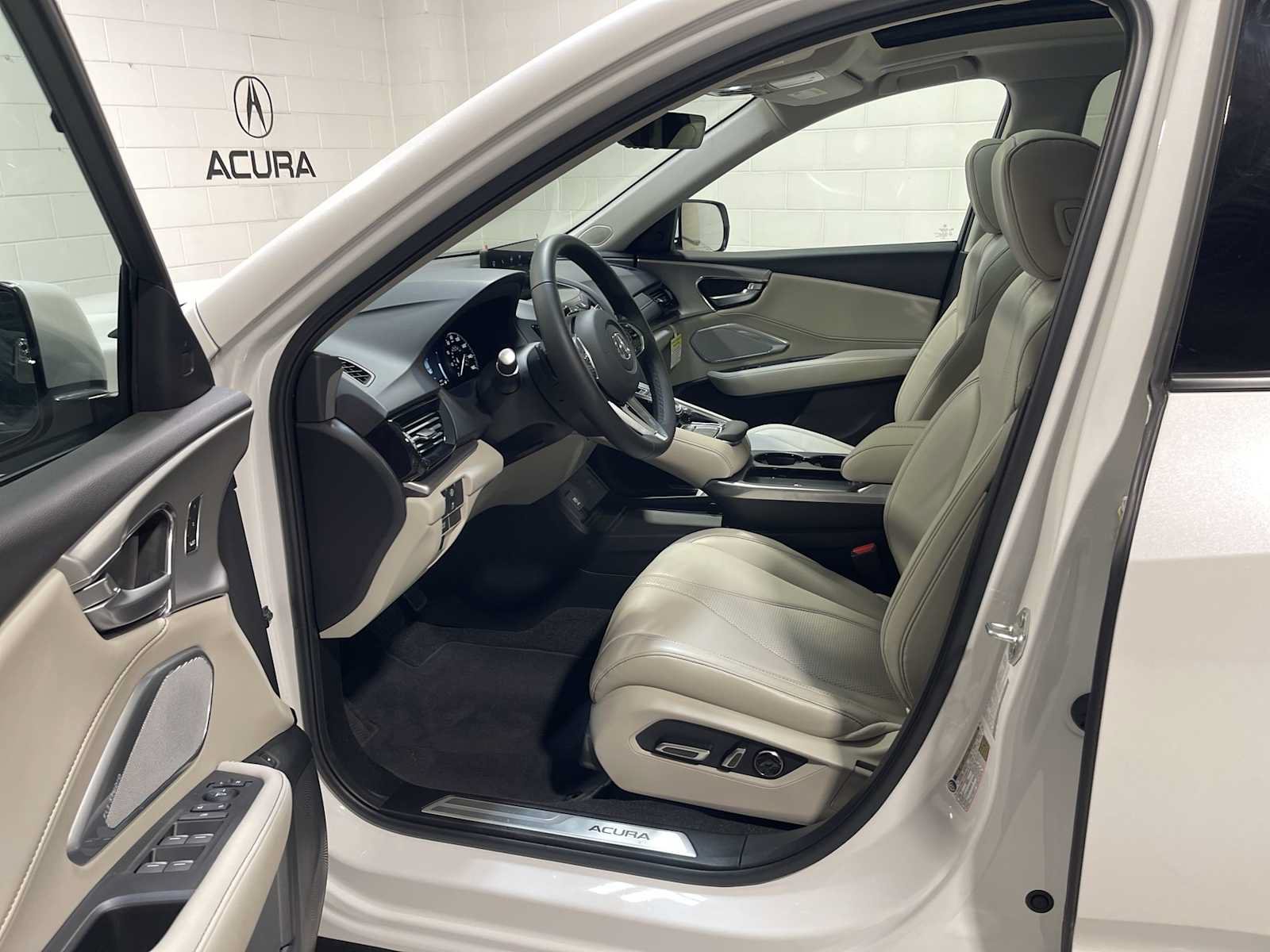 Certified 2026 Acura RDX w/ Technology Package AWD/4WD image 2