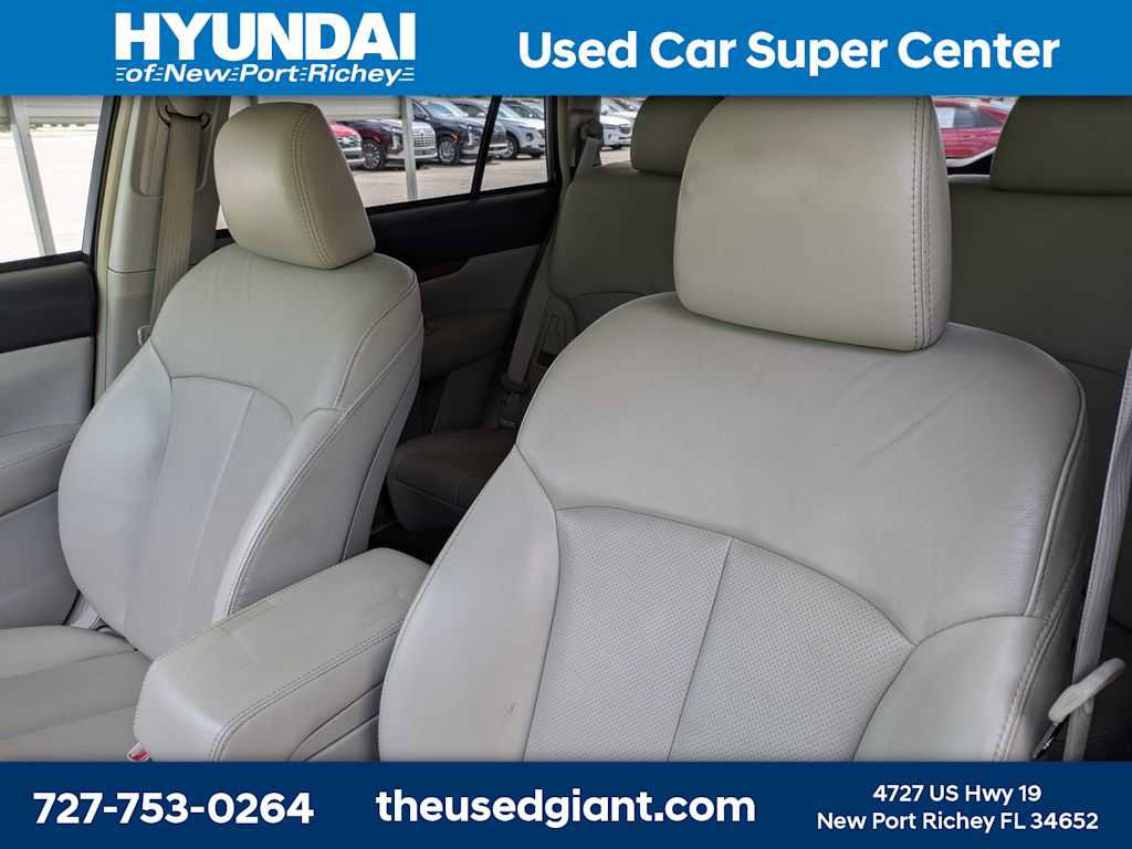 Used 2013 Subaru Outback 2.5i Limited w/ Moonroof Pkg AWD/4WD image 7