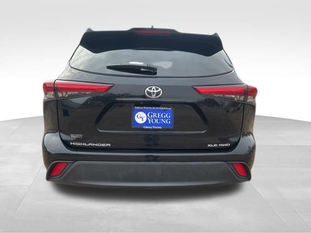 Used 2023 Toyota Highlander XLE image 6