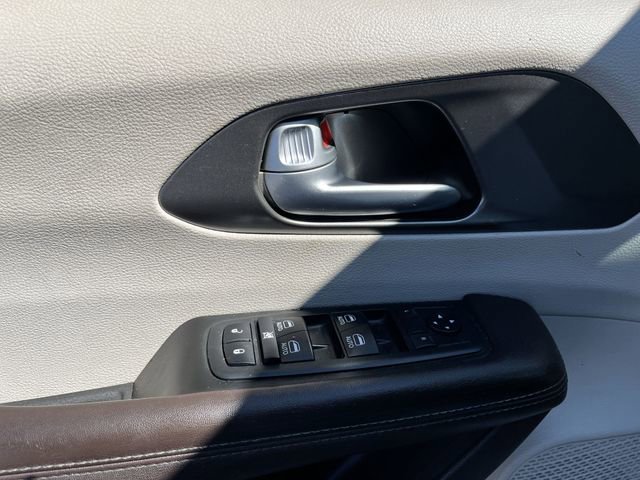 Used 2019 Chrysler Pacifica Touring-L Plus image 17