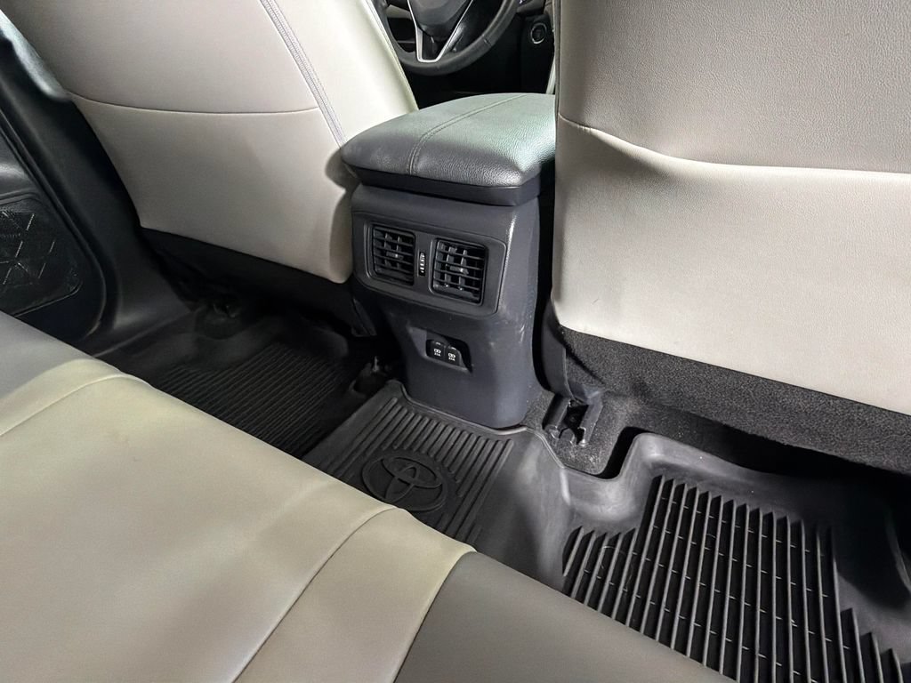 Used 2020 Toyota RAV4 XLE Premium FWD image 31