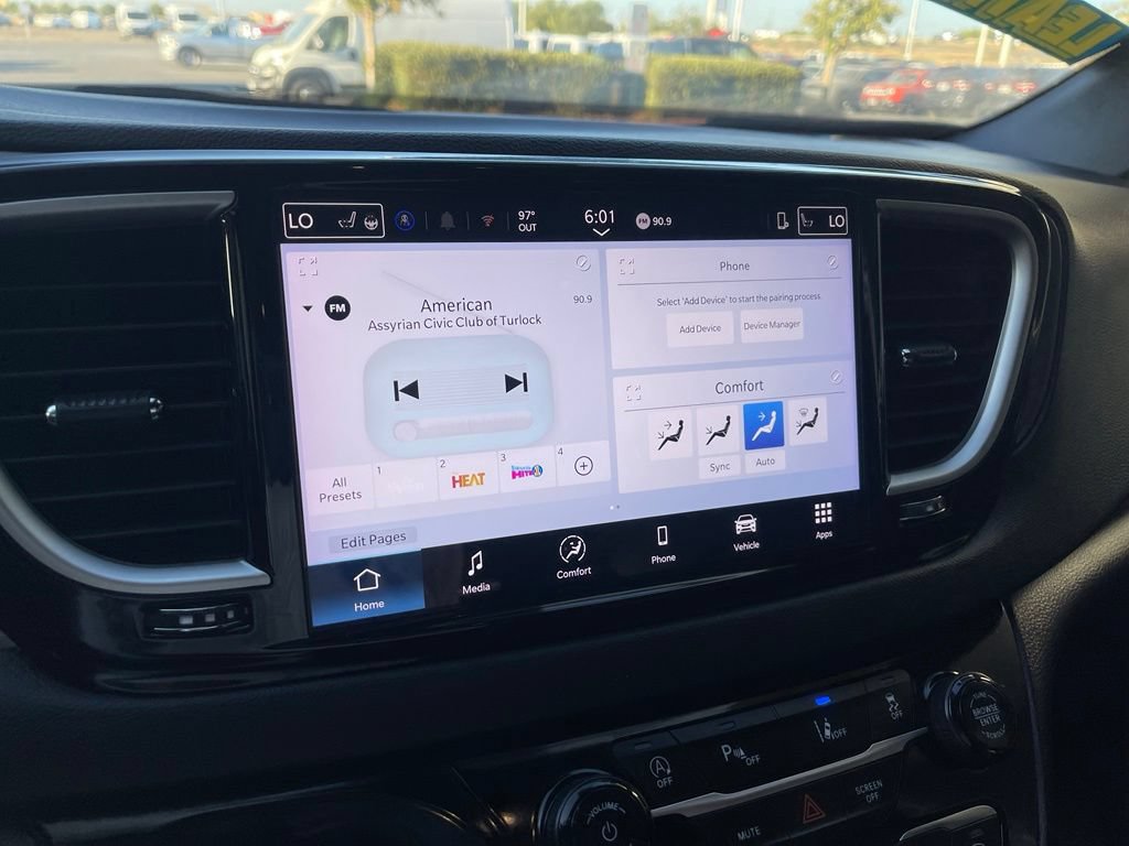 Used 2025 Chrysler Pacifica Select FWD image 21