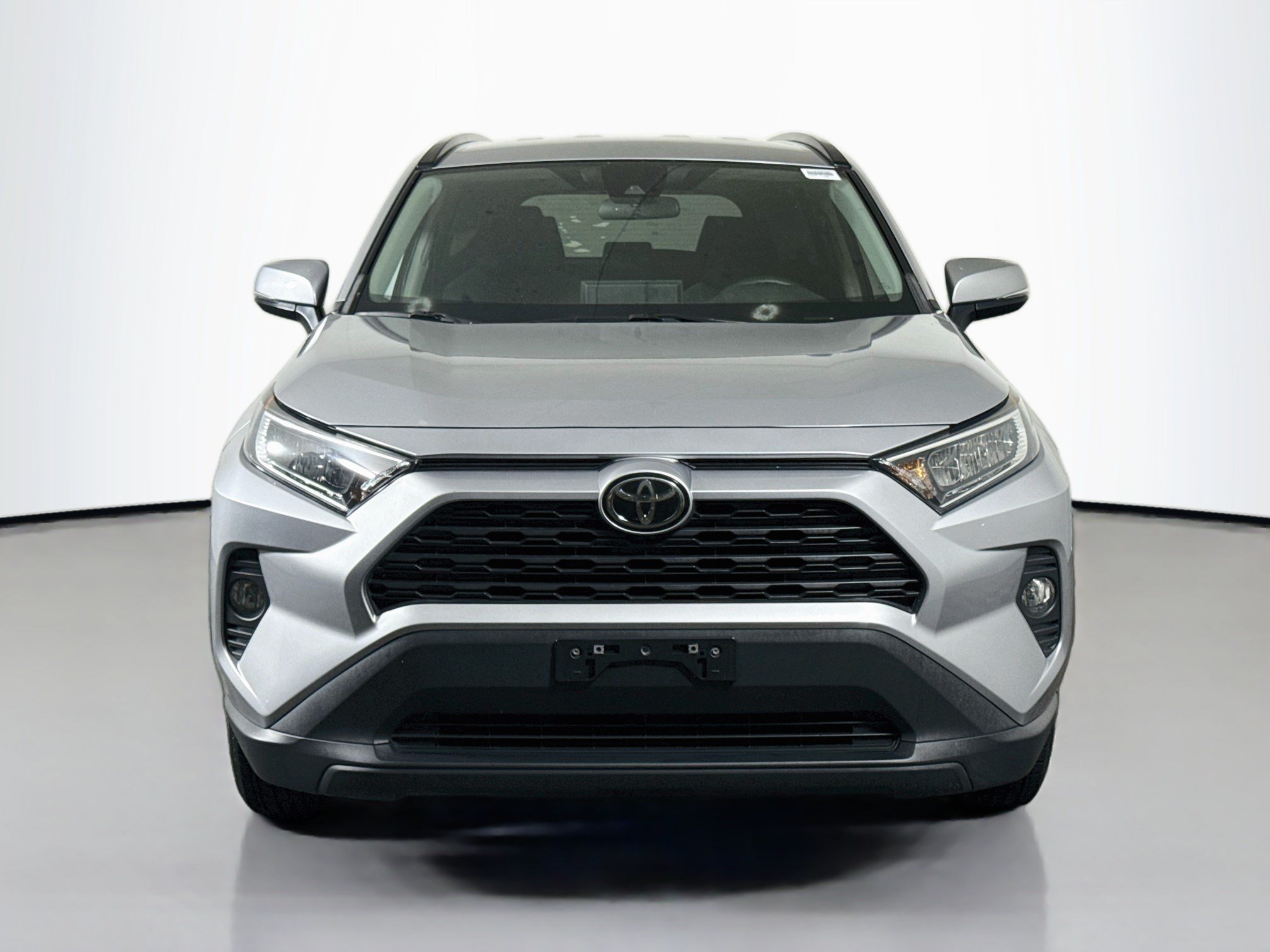 Used 2021 Toyota RAV4 XLE FWD image 2