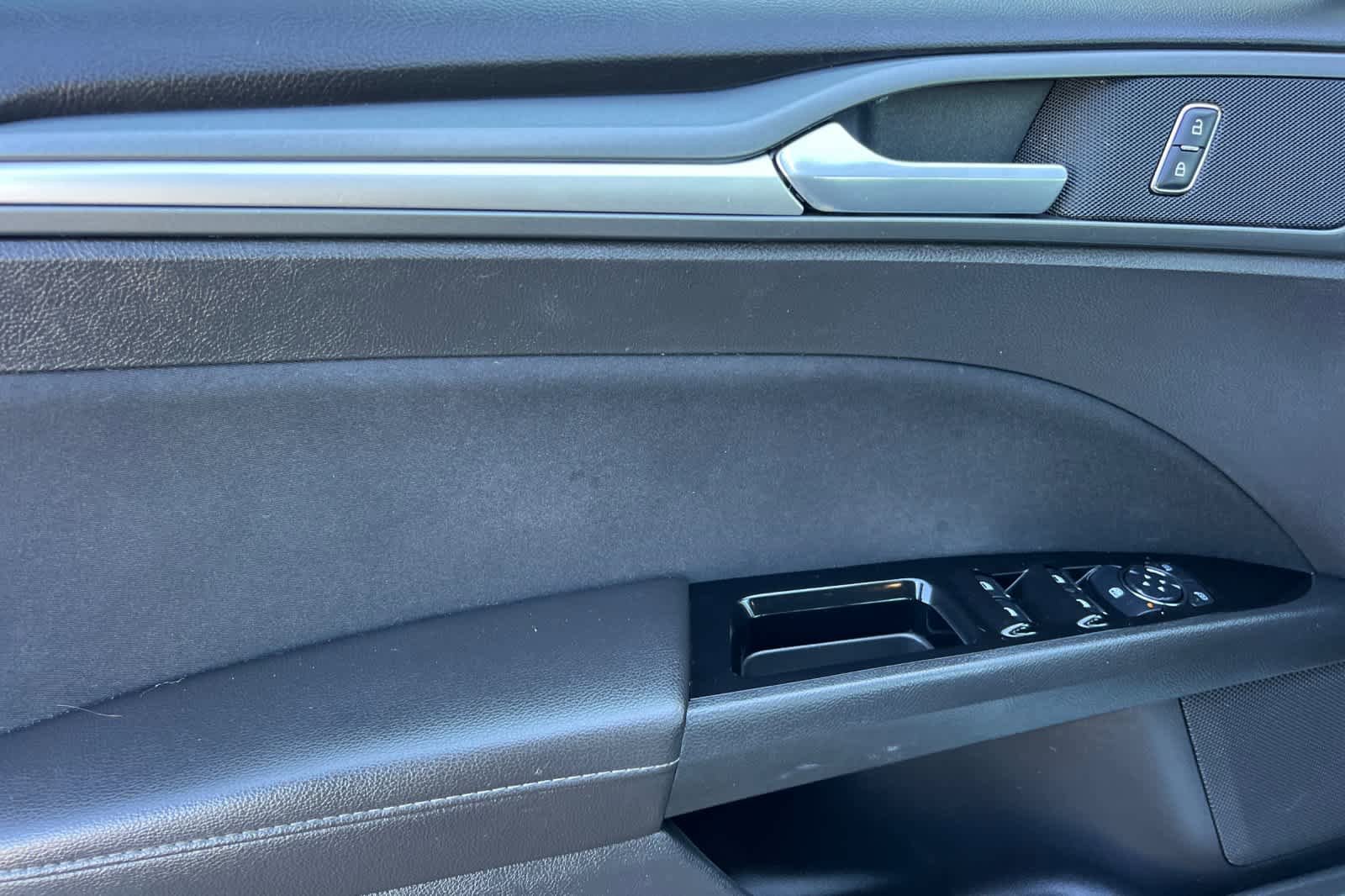 Used 2013 Ford Fusion SE FWD image 12