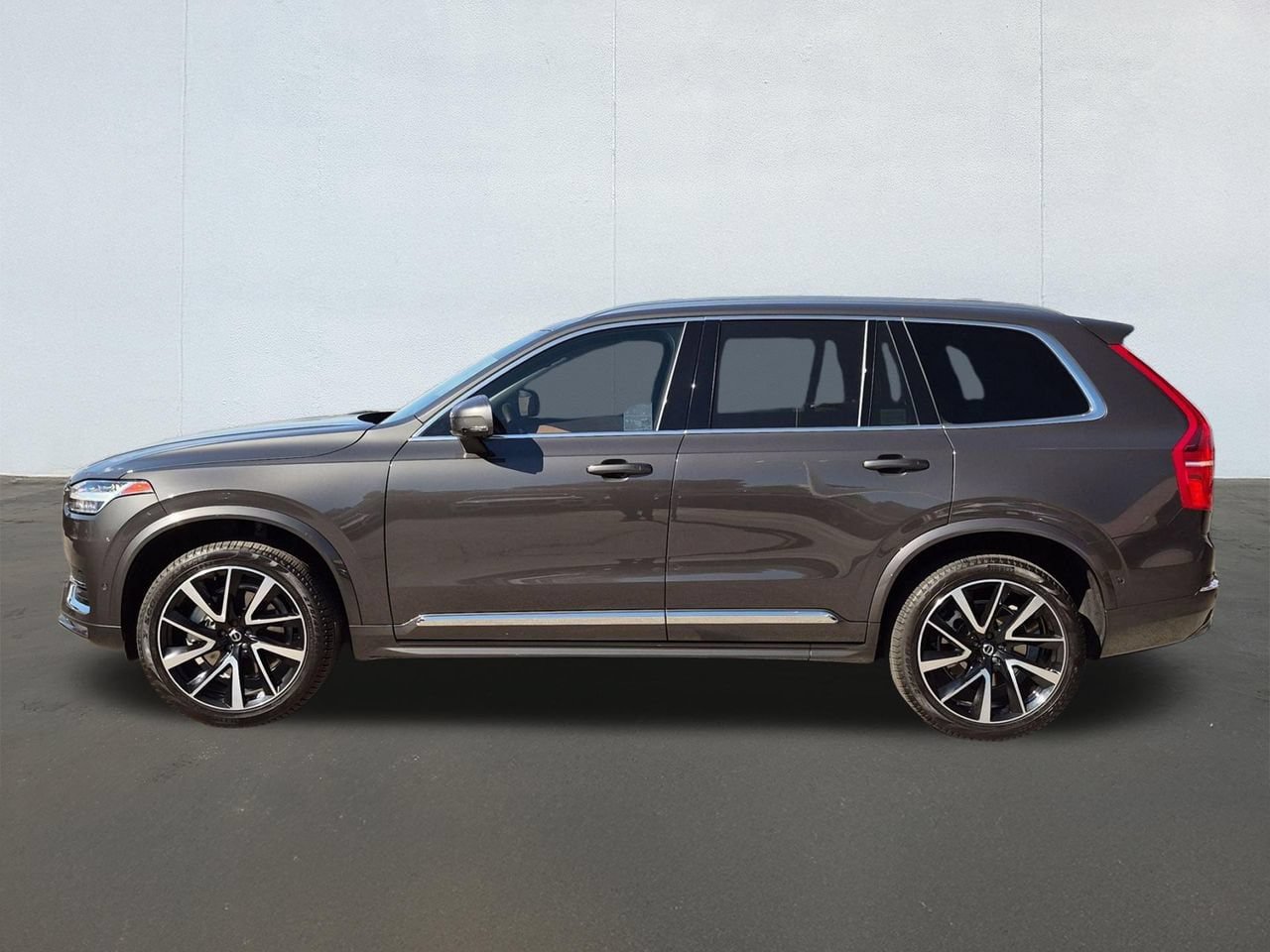 Certified 2024 Volvo XC90 B5 Plus w/ Protection Package Premier AWD/4WD image 8