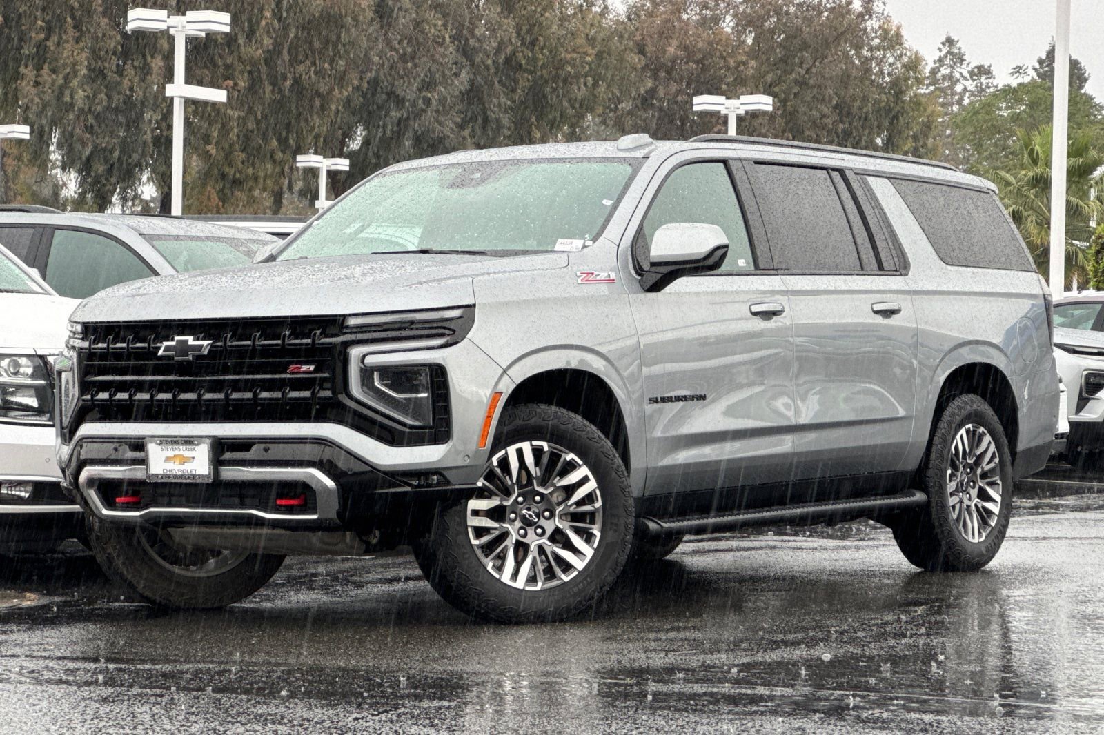 Used 2025 Chevrolet Suburban Z71 AWD/4WD image 9