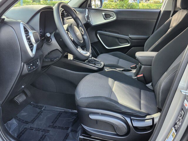 Used 2022 Kia Soul LX w/ Technology Package image 3