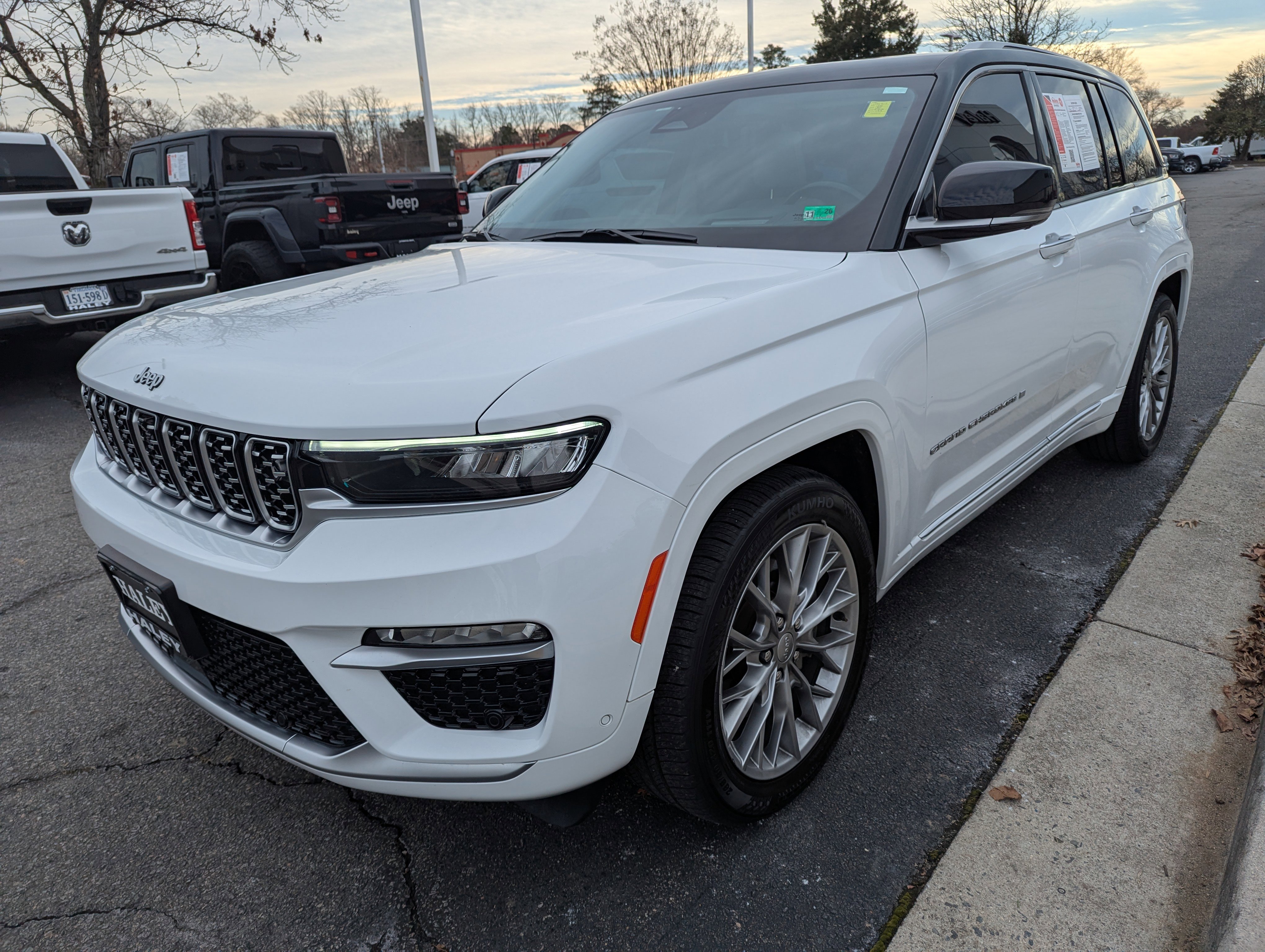 Used 2022 Jeep Grand Cherokee Summit w/ Adv Protech Group IV image 4