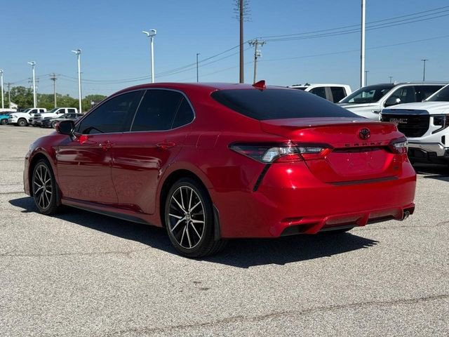 Used 2021 Toyota Camry SE w/ Blackout Package (TMS) FWD video 3