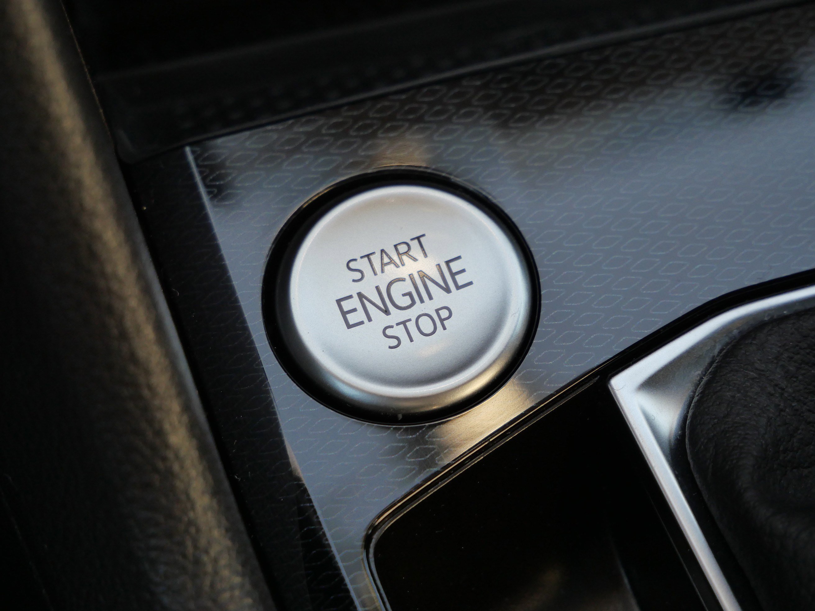 Certified 2025 Volkswagen Taos SE image 27