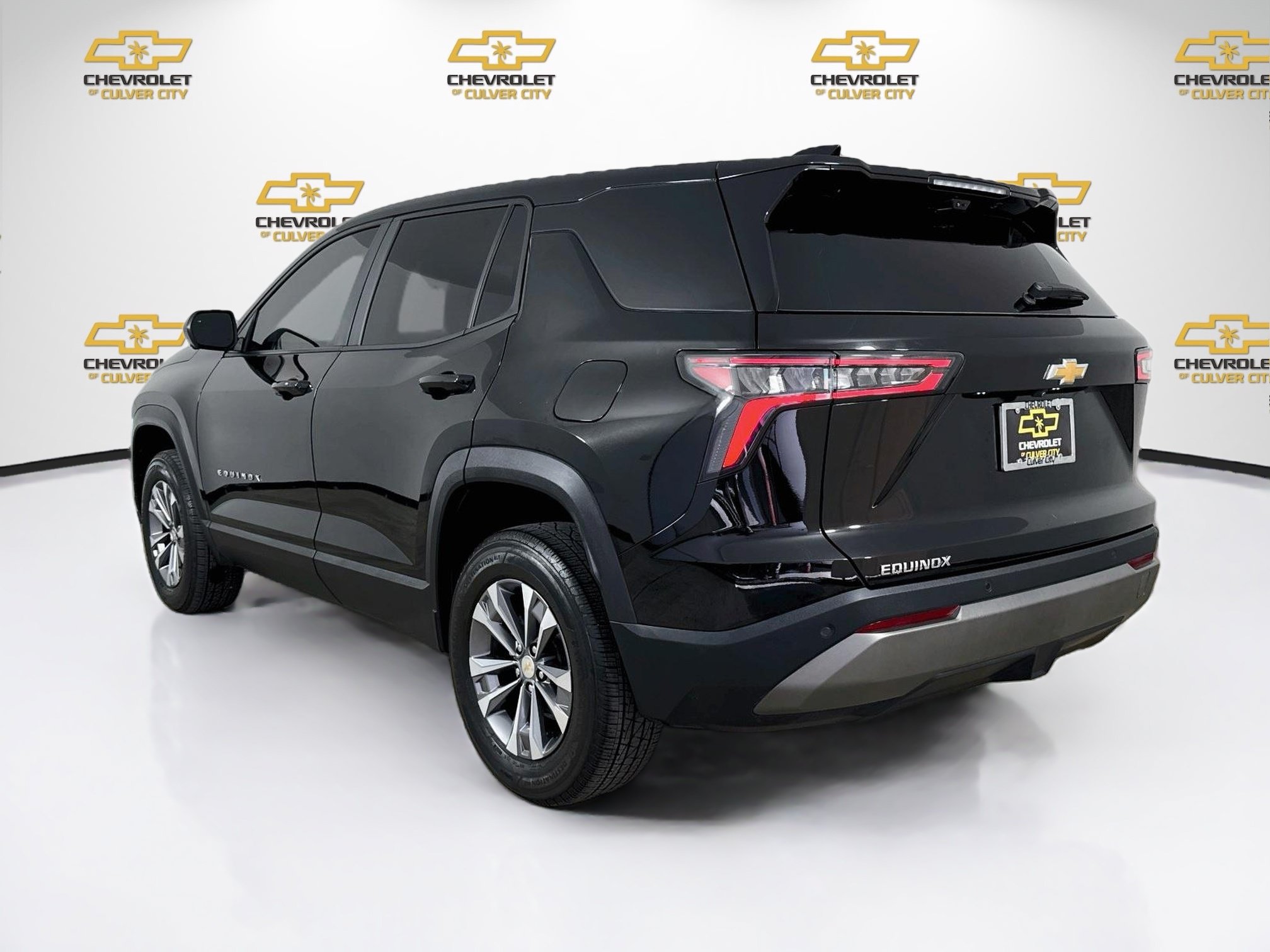 Used 2025 Chevrolet Equinox LT w/ Safety and Technology Package FWD image 6