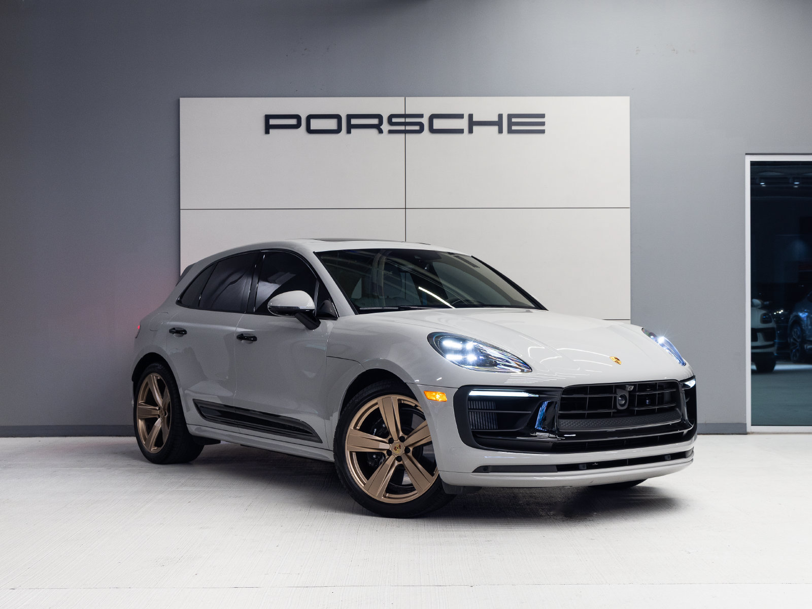 Used 2024 Porsche Macan GTS AWD/4WD image 9