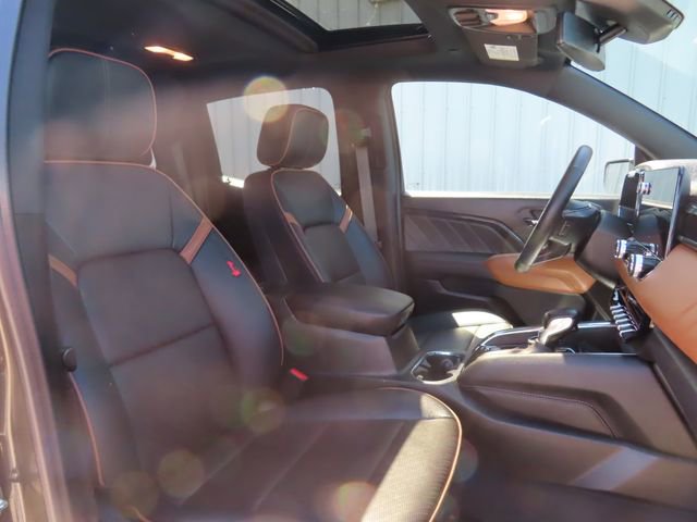 Used 2025 GMC Canyon AT4 w/ Technology Plus Package AWD/4WD image 26