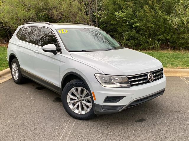 Used 2018 Volkswagen Tiguan SE w/ Panoramic Sunroof Package image 1