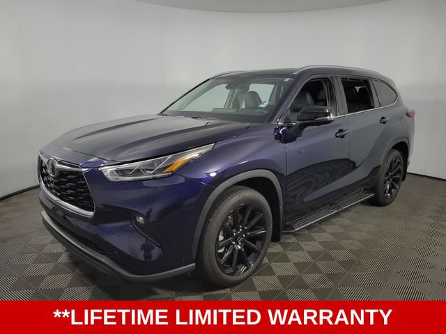 Used 2024 Toyota Highlander Limited FWD image 3