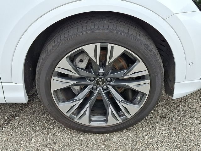 Used 2025 Audi Q8 Premium Plus AWD/4WD image 8