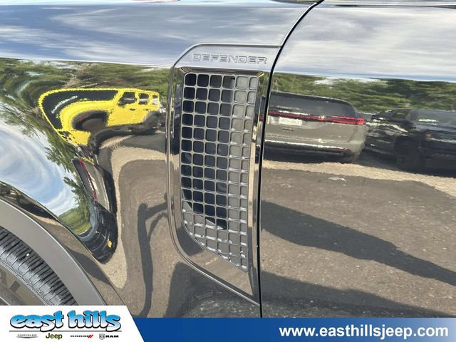 Used 2023 Land Rover Defender 130 SE AWD/4WD image 16
