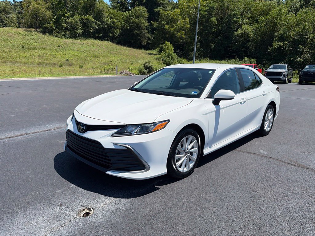 Used 2024 Toyota Camry LE FWD image 4