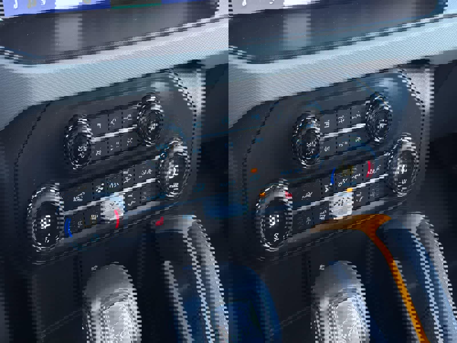 Used 2023 Ford Bronco Badlands image 15