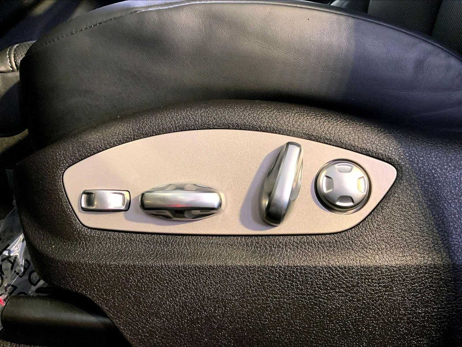 Certified 2026 Porsche Macan AWD/4WD image 39