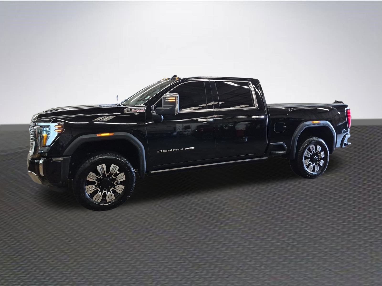 Used 2024 GMC Sierra 3500 Denali w/ Denali Reserve Package AWD/4WD image 2