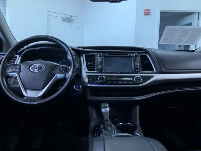 Used 2015 Toyota Highlander XLE AWD/4WD image 18