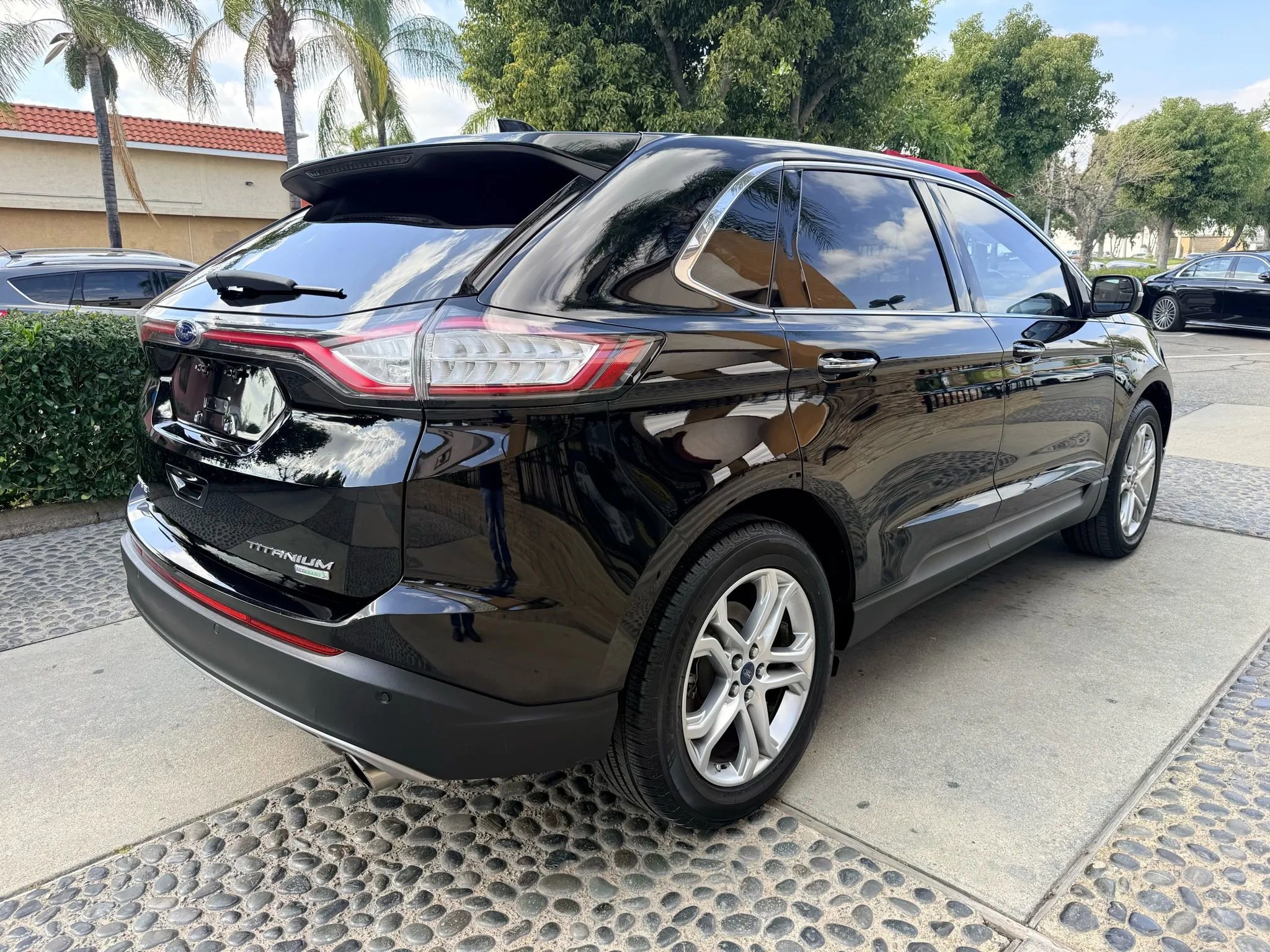 Used 2018 Ford Edge Titanium image 5
